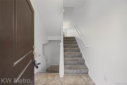 4636 Bradley Cir, Troy, MI, 48085-5108 | Card Image