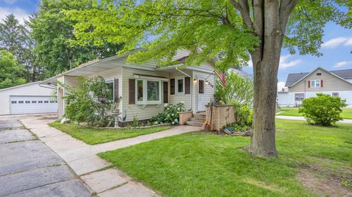 1336 W Washington Avenue, Cleveland, WI, 53015 | Card Image