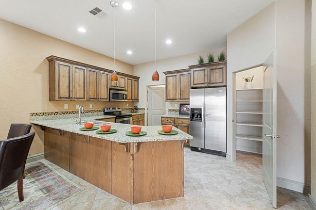 Large Kitchen | Image 10