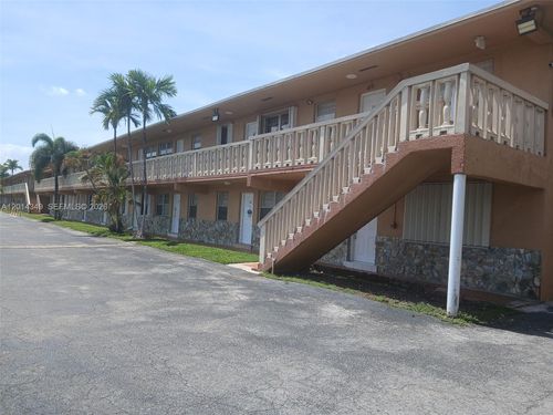 221-1154 W 35th St, Hialeah, FL, 33012-4981 | Card Image