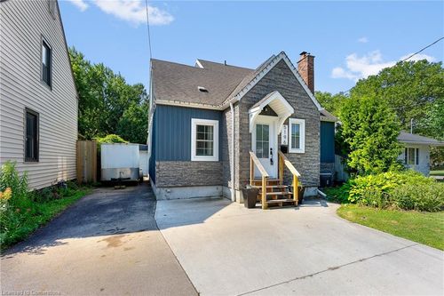 5196 Valley Way, Niagara Falls, ON, L2E1X2 | Card Image