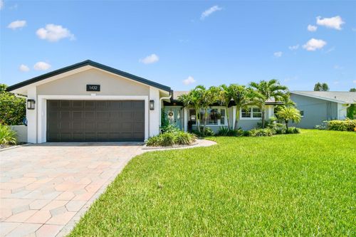 1432 50th Ave Ne, ST PETERSBURG, FL, 33703-3207 | Card Image