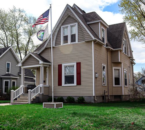 2126 Market St, La Crosse, WI, 54601-5057 | Card Image