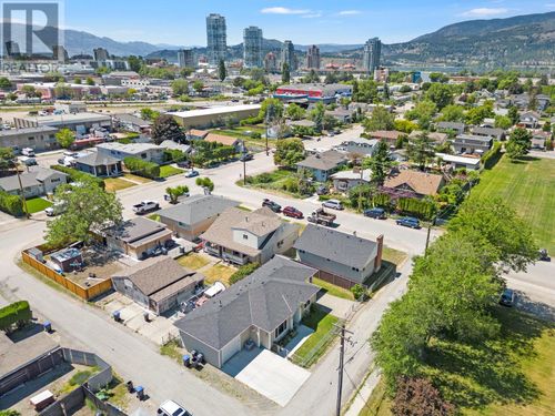 875/877 Jones St, Kelowna, BC, V1Y2S6 | Card Image