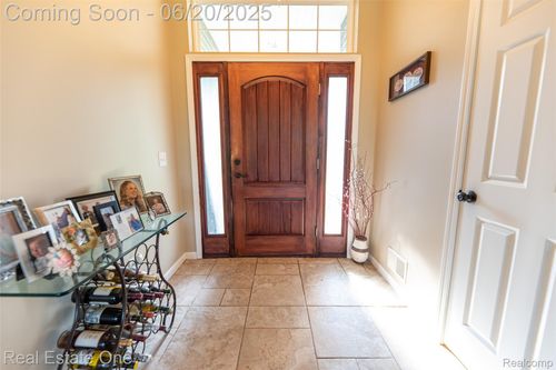 10125 Chase Lake Rd, Fowlerville, MI, 48836-9788 | Card Image