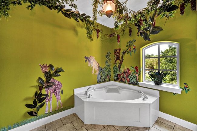 565 Lost Hunters Cyn, House other with 5 bedrooms, 5 bathrooms and 3 parking in China Spring TX | Image 49