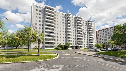 904-100 Lotherton Ptway, North York, ON, M6B2G8 | Card Image