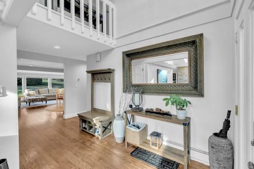279 Hillcrest Ln, Oyster Bay, NY, 11771-2808 | Card Image
