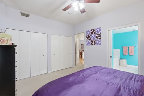 apt-312-2307 W Wolfram St, Chicago, IL, 60618-8043 | Card Image