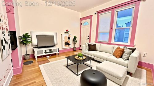 11697 Moran St, Hamtramck, MI, 48212-3163 | Card Image