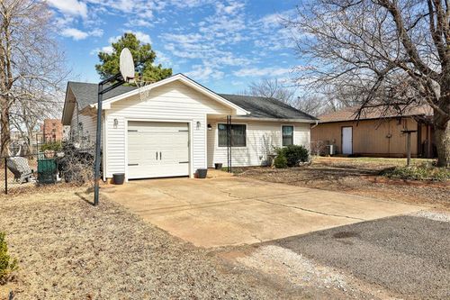 145 W Carson Dr, Mustang, OK, 73064-3548 | Card Image