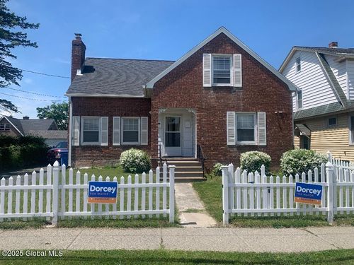 2-104 Thornton St, Albany, NY, 12206-3245 | Card Image