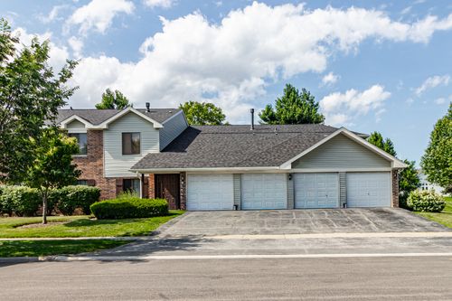 a2-906 Cross Creek Dr N, Roselle, IL, 60172-3658 | Card Image