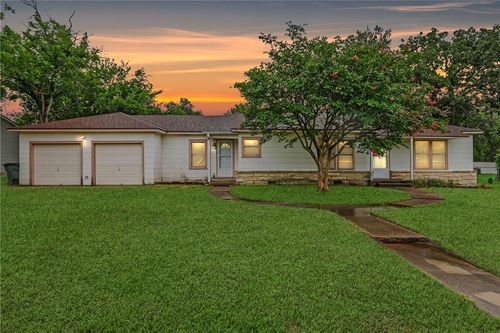 105 Highland Dr, Bryan, TX, 77801-2126 | Card Image