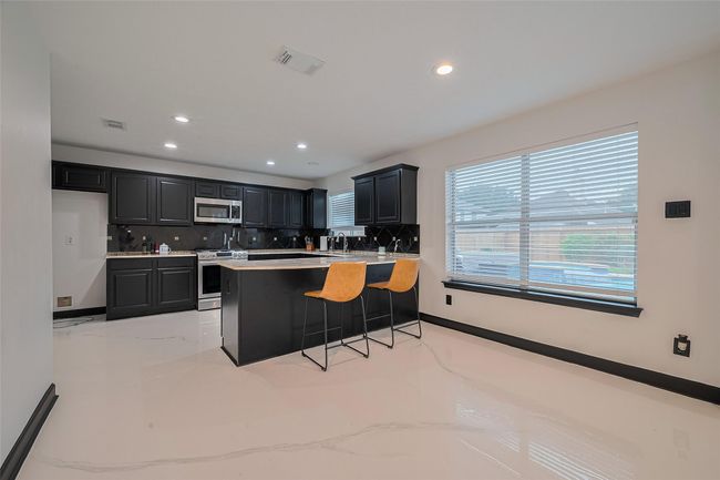 13703 Broad Oaks Ln, House other with 4 bedrooms, 3 bathrooms and 2 parking in Rosharon TX | Image 8