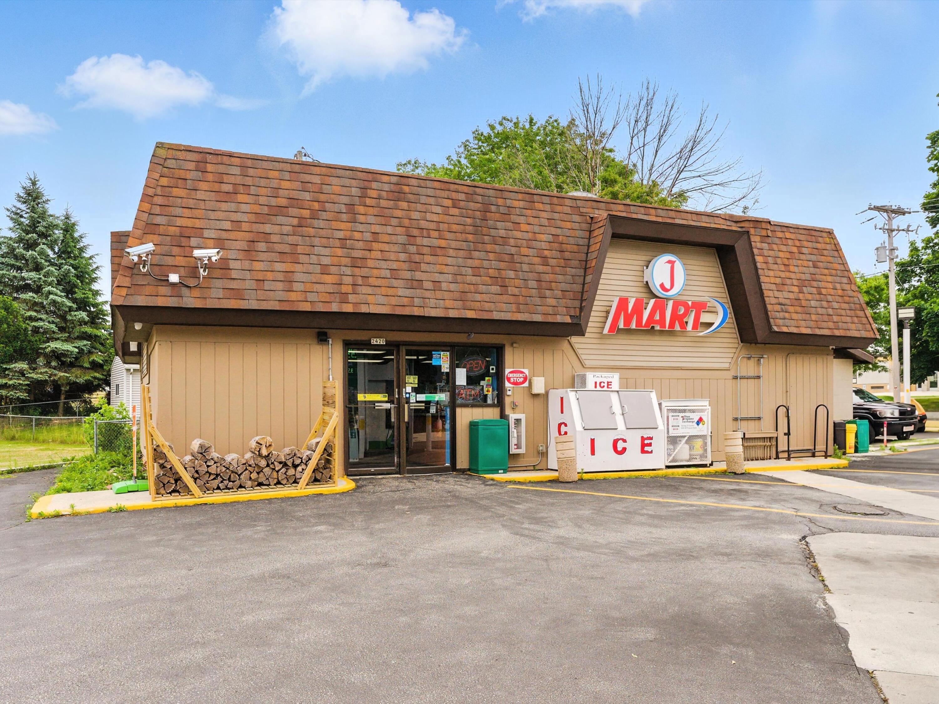 2420 Calumet Dr, Sheboygan, WI 53083