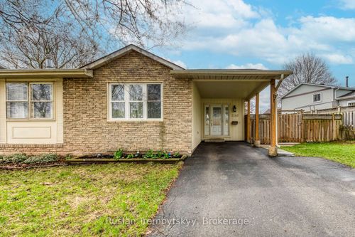 2240 Manchester Dr, Burlington, ON, L7P3W2 | Card Image