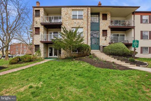 427-427 Drummers Ln, WAYNE, PA, 19087-1562 | Card Image