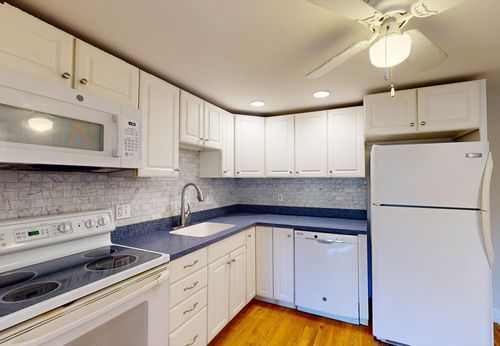 18-2 Mcdewell Ave, Danvers, MA, 01923-3336 | Card Image