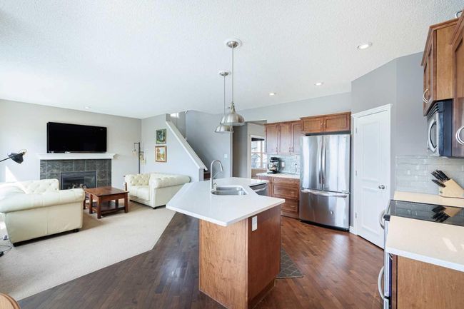 104 Prestwick Manor Se, Home with 4 bedrooms, 3 bathrooms and 8 parking in Calgary AB | Image 12