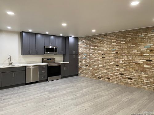 apt-c-215 W Mistletoe Ave, San Antonio, TX, 78212-3403 | Card Image