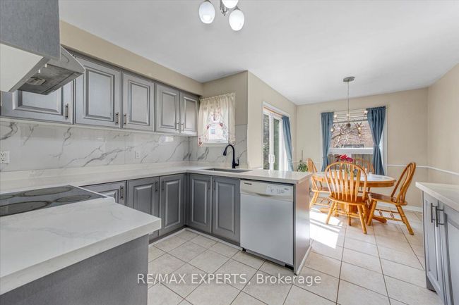 28 Pantages Crt, House other with 3 bedrooms, 3 bathrooms and 2 parking in Brampton ON | Image 5
