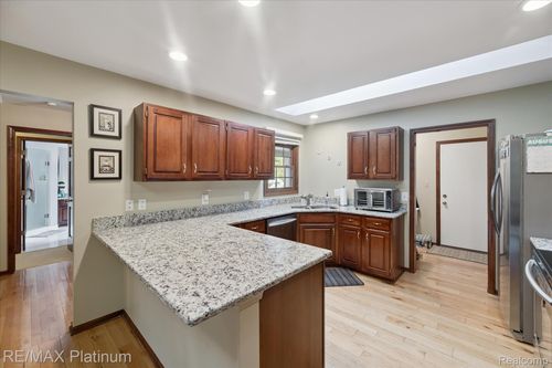 1025 Pinewood Ct, Brighton, MI, 48116-2425 | Card Image