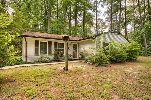 6592 Lake View Dr, Gloucester, VA, 23061-2835 | Card Image