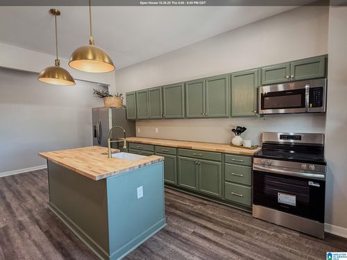 9997 Bankston Rd, Dora, AL, 35062-1724 | Card Image