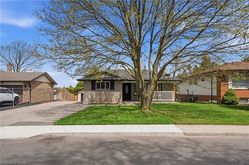 46 Glenvale Dr, Hamilton, ON, L9C2X6 | Card Image