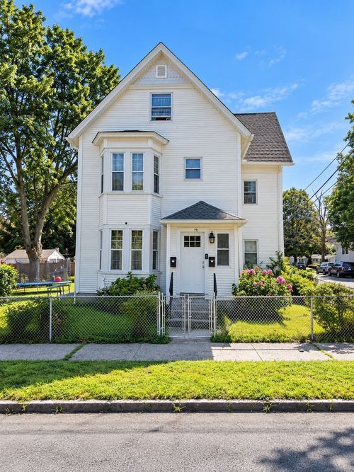 79 Oak Street, Springfield, MA, 01151 | Card Image