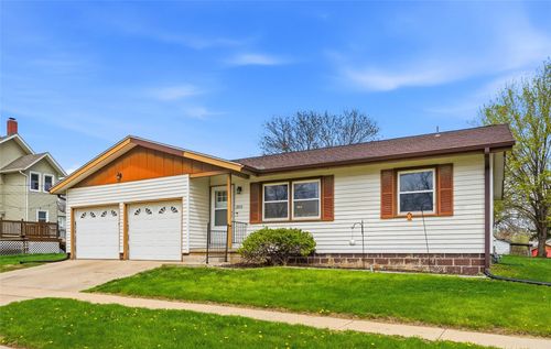 203 E Penn St, Williamsburg, IA, 52361-9482 | Card Image