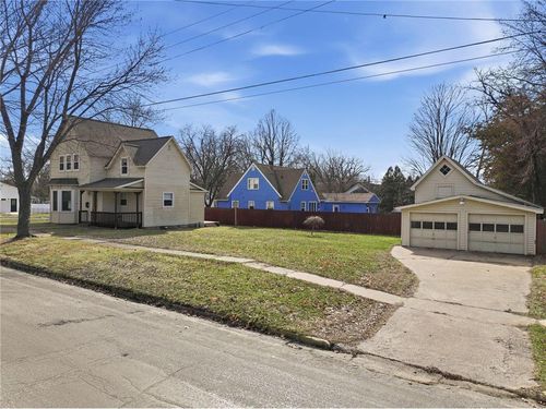 921 11th Street, MENOMONIE, WI, 54751 | Card Image