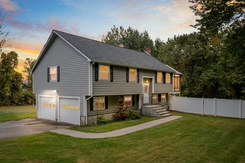 12 Longmeadow Ln, Medway, MA, 02053-2159 | Card Image