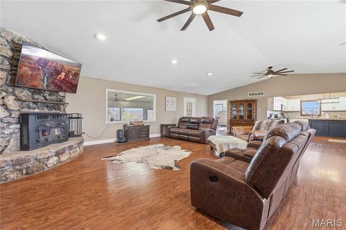 282 Reeds Rd, Lebanon, MO, 65536-8601 | Card Image