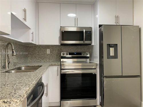 apt-301-9320 Fontainebleau Blvd, Miami, FL, 33172-4628 | Card Image