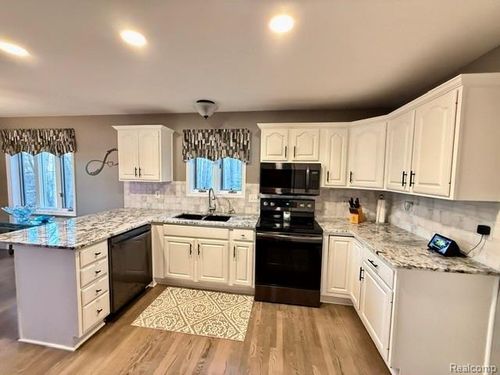 2180 Landmark Dr, Lapeer, MI, 48446-9022 | Card Image