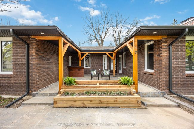 12 Sunset Ave, House other with 5 bedrooms, 2 bathrooms and 8 parking in Warwick ON | Image 5