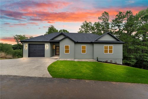 8278 Chestnut Dr, Rogers, AR, 72756-7701 | Card Image