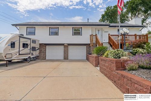 15605 Valley Street, Omaha, NE, 68130 | Card Image