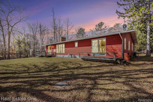 5366 Lakeshore Rd, Deckerville, MI, 48427-9628 | Card Image