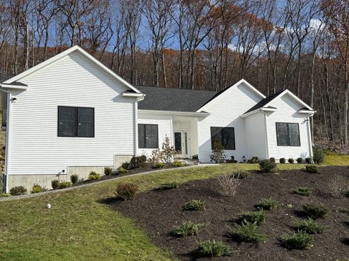 2 Deer Run Rd, Middlebury, CT, 06762-3242 | Card Image