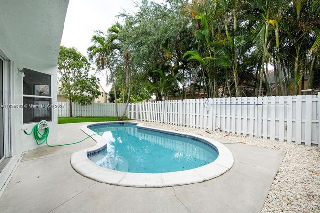 1127 Sw 104 Th Way, House other with 4 bedrooms, 3 bathrooms and null parking in Pembroke Pines FL | Image 30
