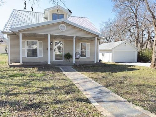 609 W Lee St, Nevada, MO, 64772-2125 | Card Image