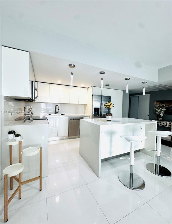 APT-911 - 19390 Collins Ave, Condo with 2 bedrooms, 1 bathrooms and null parking in Sunny Isles Beach FL | Image 16