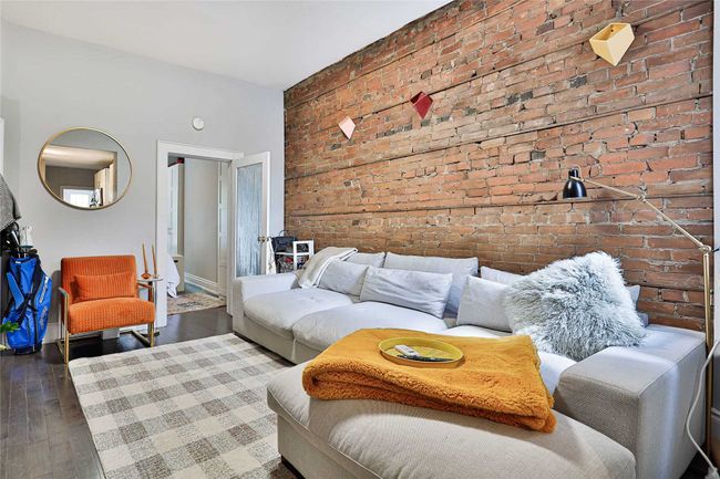 MAIN - 124 Argyle St, Home with 1 bedrooms, 1 bathrooms and 1 parking in Toronto ON | Image 3