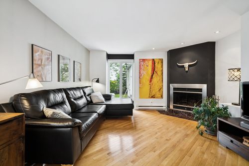 1040 Rue Gendron, Longueuil, QC, J4G2S3 | Card Image