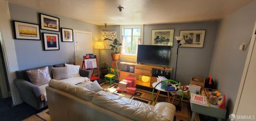 566 Athens St, San Francisco, CA, 94112-2804 | Card Image
