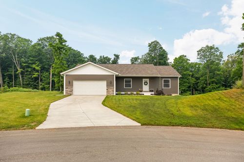 1432 Umber Dr, Traverse City, MI, 49696-8992 | Card Image
