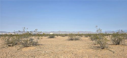 15 N Emery Park Road, Golden Valley, AZ, 86413 | Card Image